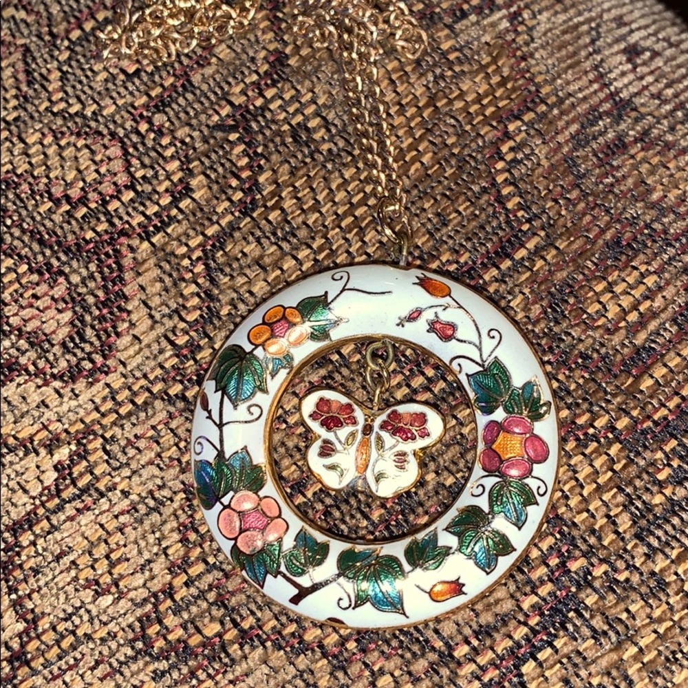 New Clossone Round necklace with butterfly center